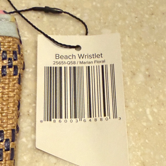 NWT Vera Bradley Marian Floral Beach Wristlet Zip Top - Picture 4 of 6